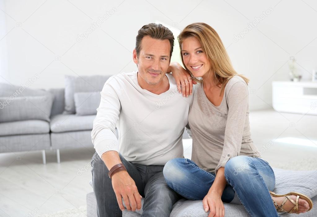 
      : depositphotos_53349731-stock-photo-40-year-old-couple-at.jpg
: 2040

: 65.5 
    