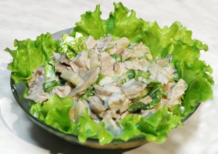 anglijskij-salat-s-kuricej-i-gribami.jpg